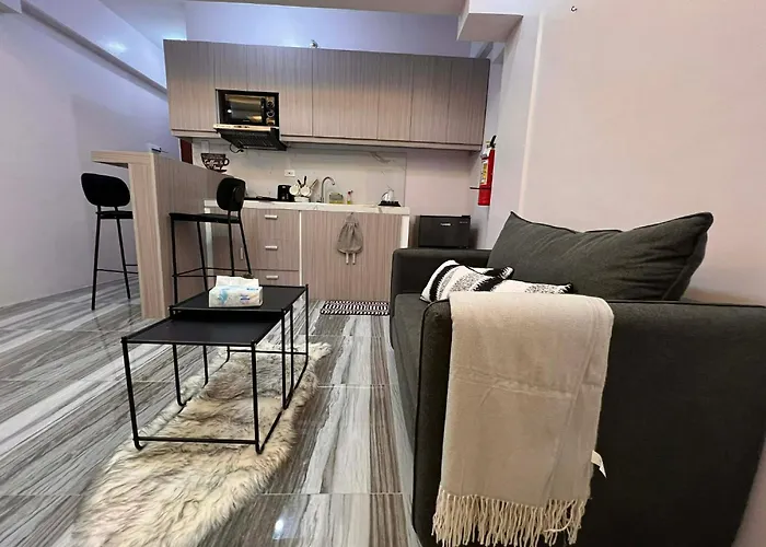 Bears Den Cozy 1br With Balcony Facing And Amenity Near Mactan Airport Appartement